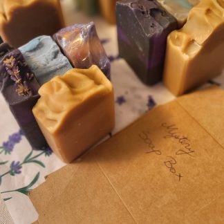 Mystery Soap Box – 4 săpunuri artizanale & săculeț exfoliant